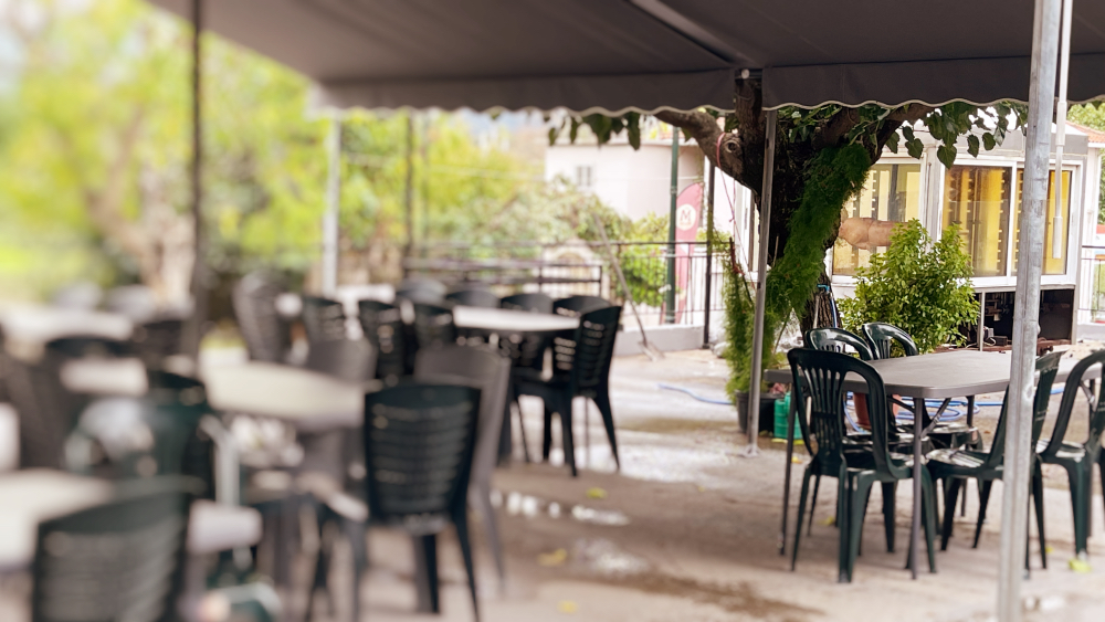 Goûtez à la tradition locale : le meilleur porc rôti à la broche que vous n’aurez jamais mangé.